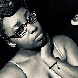 Meet your Posher, Devanie